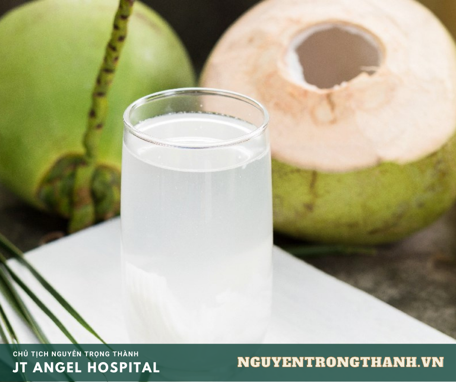 Xăm môi uống nước dừa có tốt không Bao lâu uống nước dừa